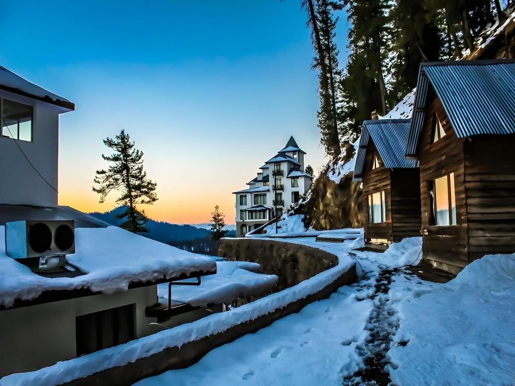 Narkanda ski resort in India
