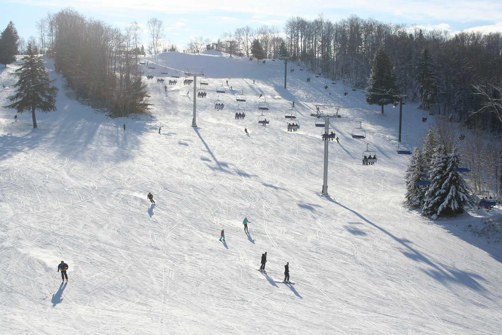 Sir Sam’s Ski & Ride ski resort in Ontario, Canada - panoramic view of ski slopes and mountain facilities